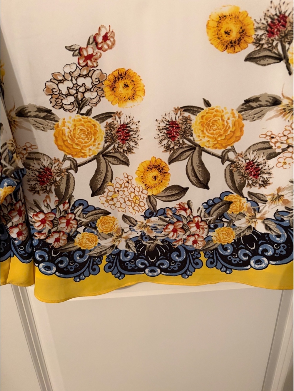 White House Black Market XL Floral V-Neck Blouse - Picture 5 of 9